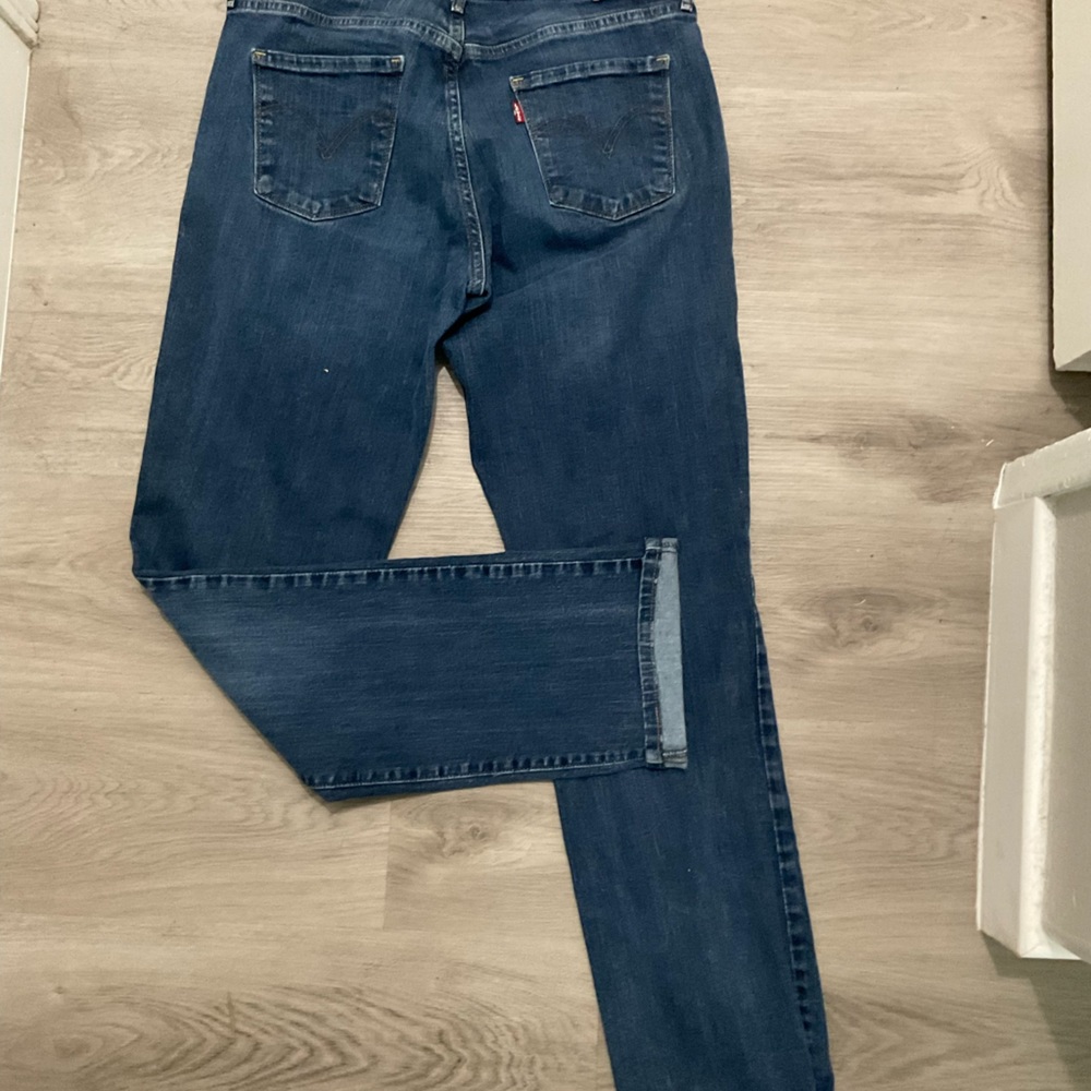 Levi’s - Picture 2 of 3